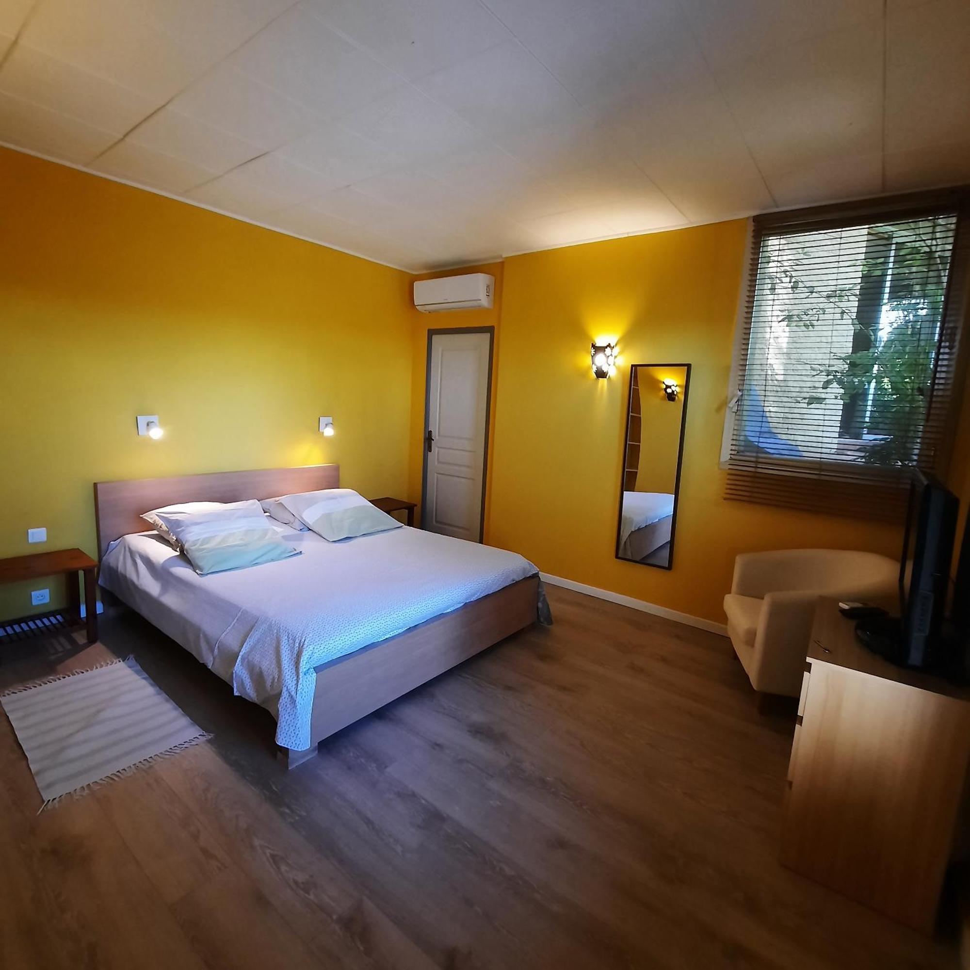 Les 3 Saisons Bed & Breakfast Cucuron Exterior foto